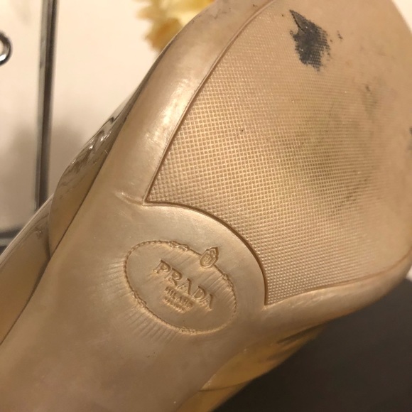 ‼️SOLD!!!‼️Authentic olive PRADA heel shoe. - Picture 3 of 8